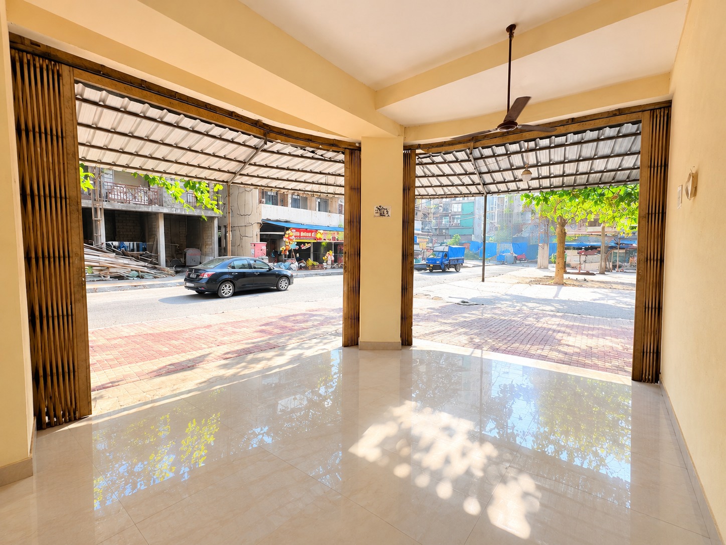 Road-Facing Corner Shop for Sale